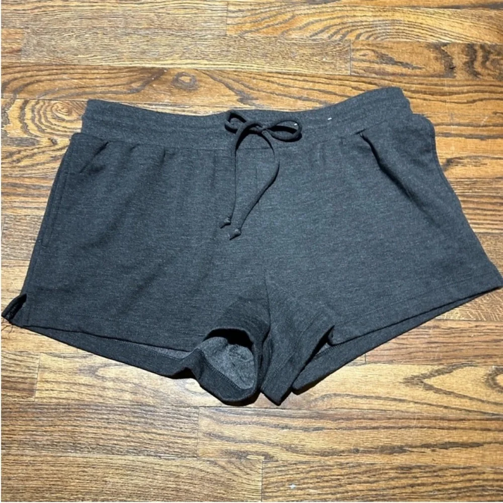 Super Soft NWOT Women's Charcoal Fleece Lined Shorts - Picture 1 of 3